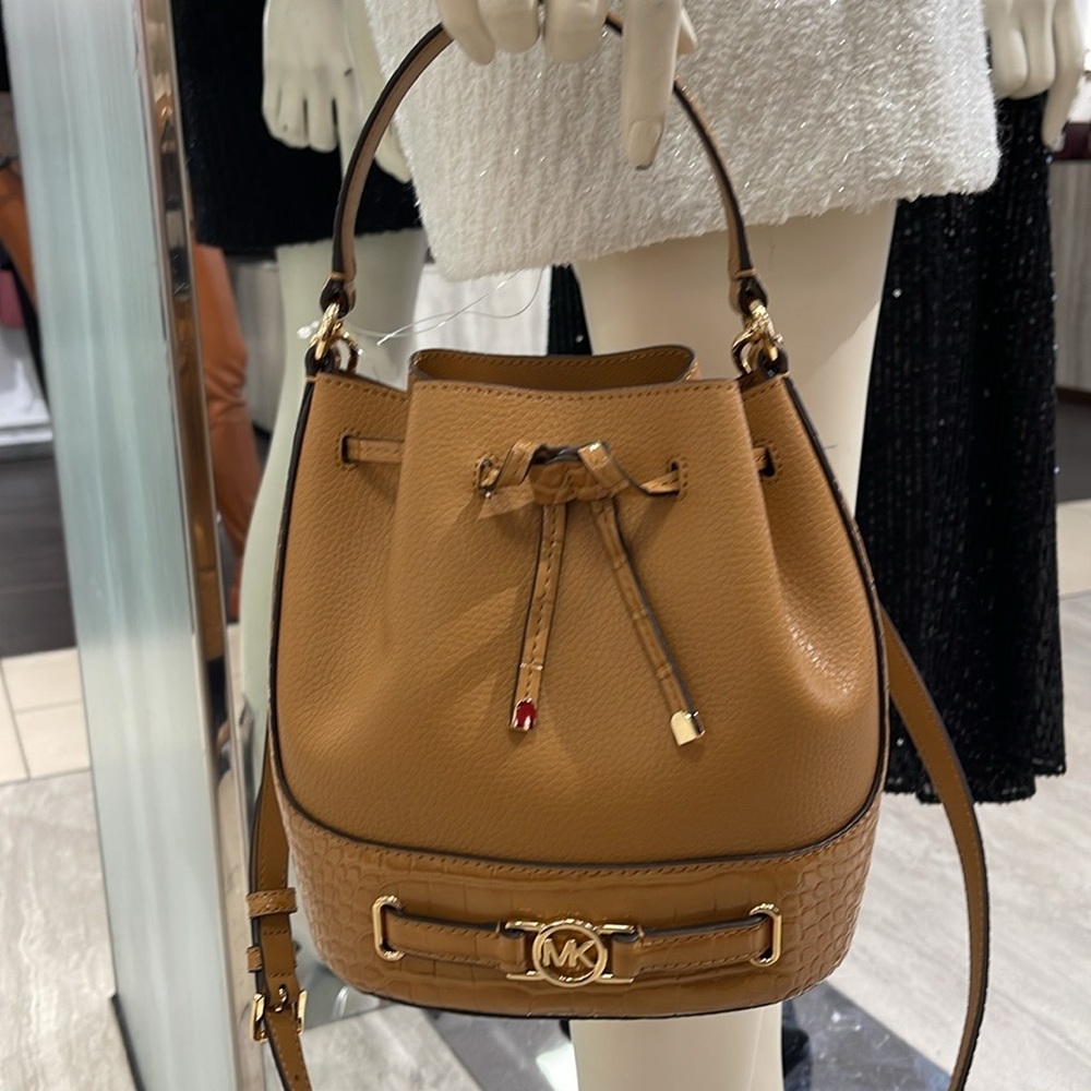 MICHAEL KORS Reed Medium Pebbled Leather Belted Bucket Messenger Satchel Crossb - Picture 11 of 16